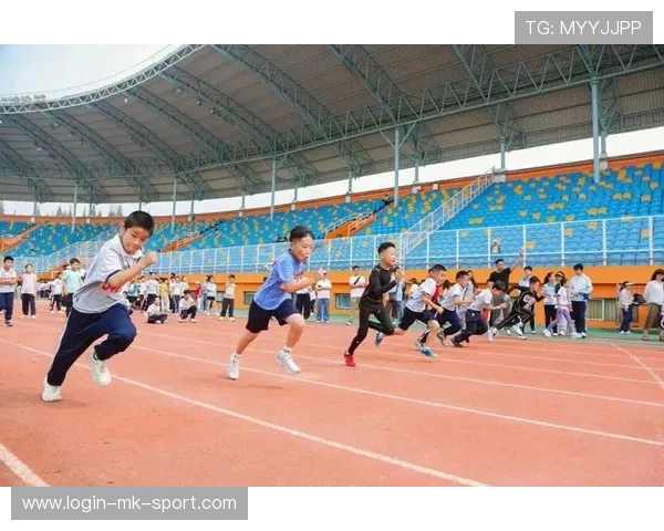 赛段冲刺：在终点线前的最后一秒突破，径赛终点线